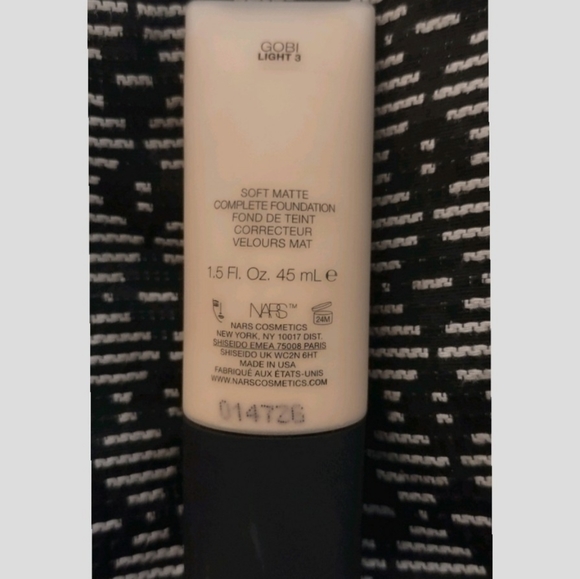 NARS Soft Matte Complete Foundation Bundle - Picture 5 of 15